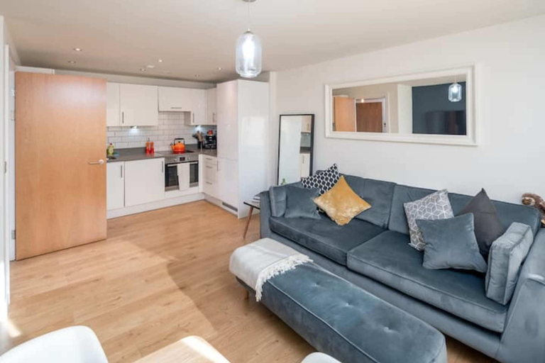 Others 3, Chic 1 Bedroom Apartment With View of Shard, London