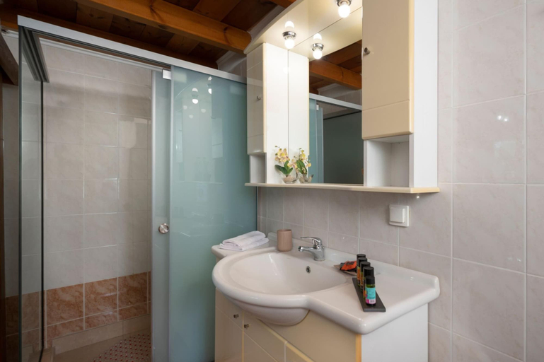 Bathroom, Pagonas Traditional House, Crete