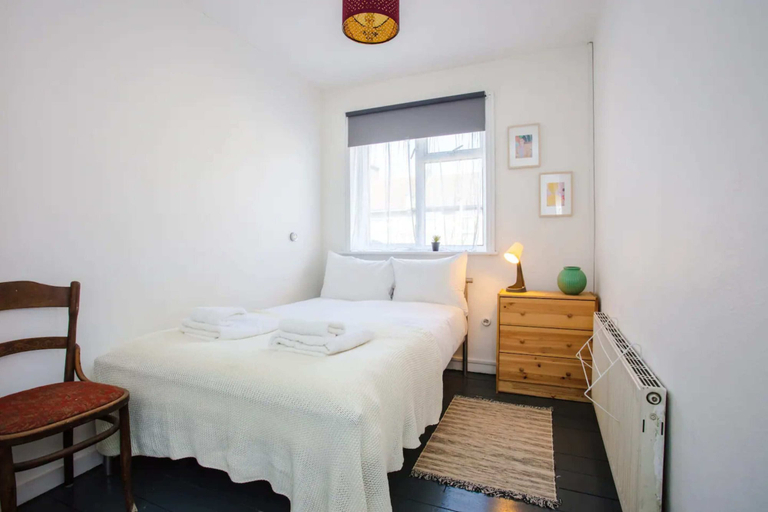 Others 5, Stylish 4BD House With Private Garden - Stratford, London
