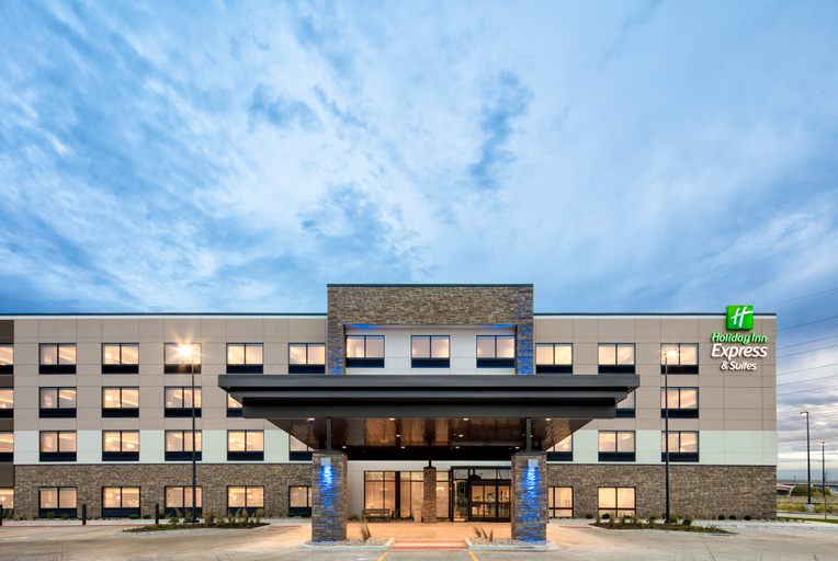 Exterior & Views 2, Holiday Inn Express & Suites EAST PEORIA - RIVERFRONT, Tazewell