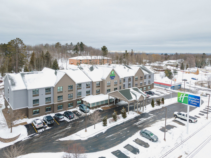 Exterior & Views 2, Holiday Inn Express & Suites MARQUETTE, Marquette