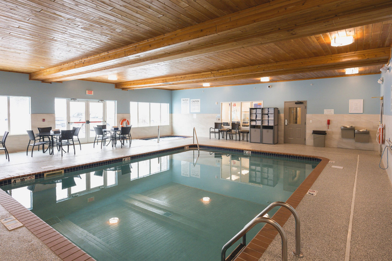 Sport & Beauty 4, Holiday Inn Express & Suites MARQUETTE, Marquette