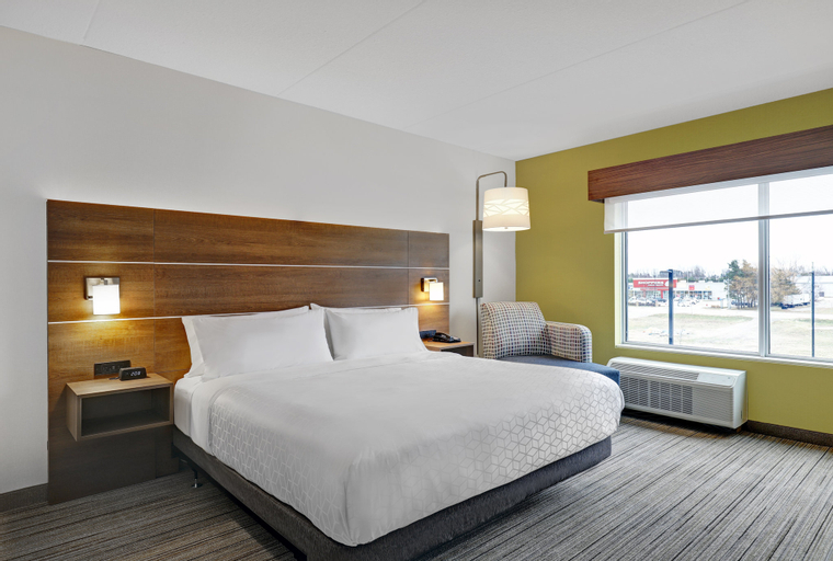 Holiday Inn Express & Suites PORT ELGIN - Tap to explore photos