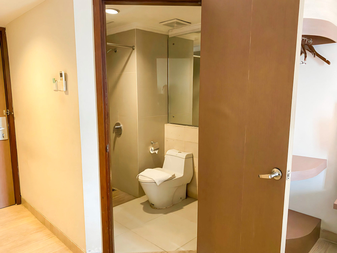 Bathroom 15