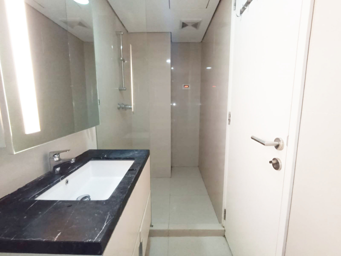 Bathroom 5, Good Choice and Modern Studio Marquis de Lafayette Apartment By Travelio, Semarang