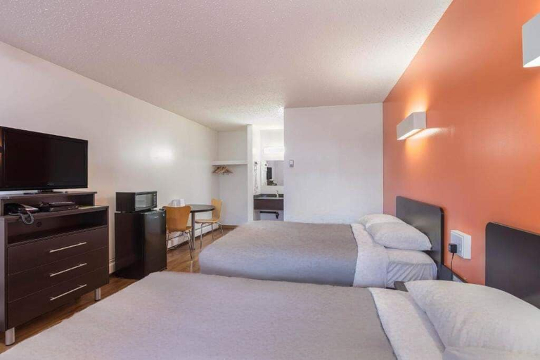 Bedroom 2, Motel Bo (Camrose), Division No. 10