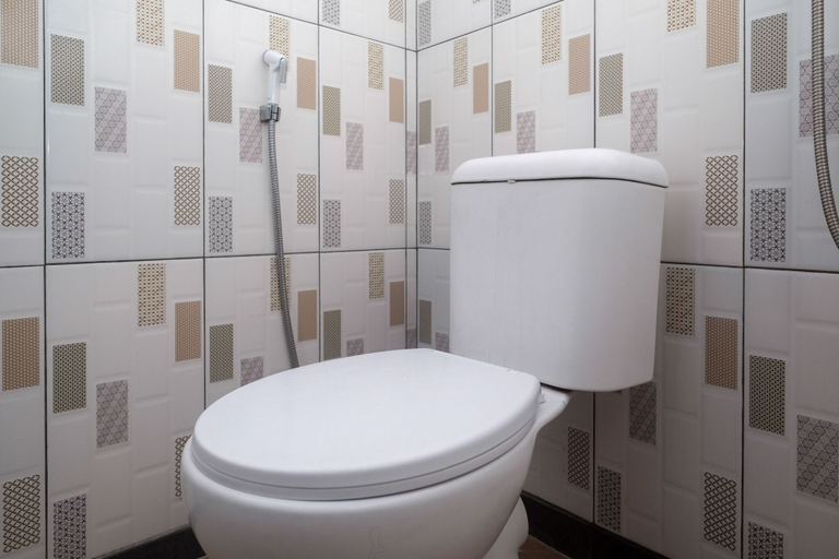 Bathroom 3, RedDoorz @ Jalan Dieng 3, Wonosobo