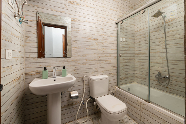 Bathroom 4, Cairo Capital Hotel, Qasr an-Nil