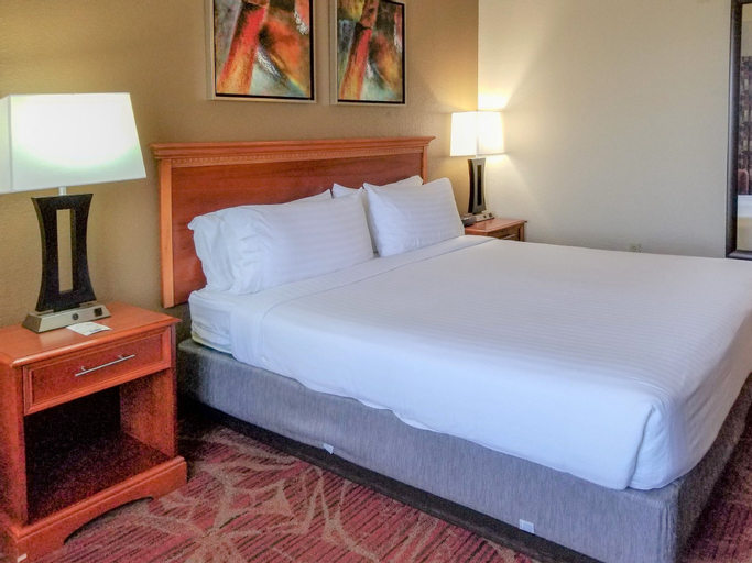 Holiday Inn Express & Suites Orange City - Deltona - Tap to explore photos