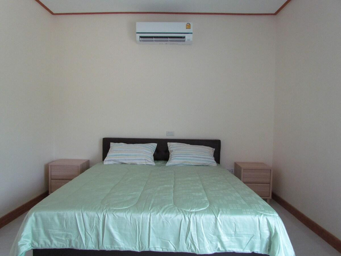 Bedroom, Sunrise Island, Mae Wong