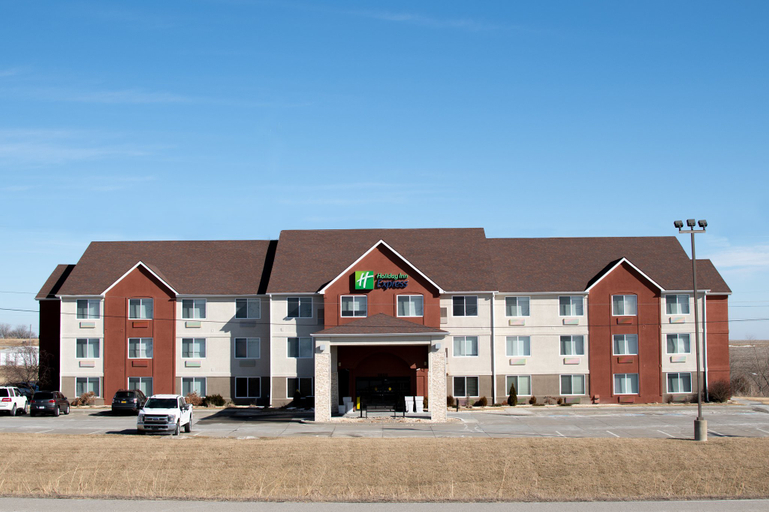 Exterior & Views 2, Holiday Inn Express & Suites MARYVILLE, Nodaway