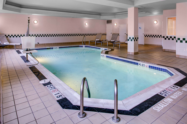 Sport & Beauty 2, Holiday Inn Express & Suites PITTSBURGH-SOUTH SIDE, Allegheny