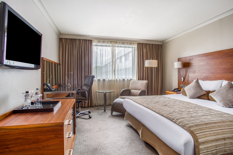 Bedroom 4, Crowne Plaza MANCHESTER AIRPORT by IHG, Manchester