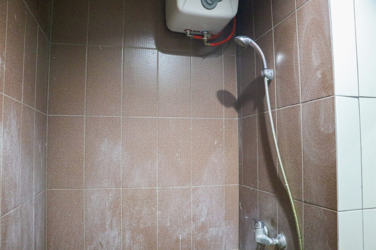 Bathroom 5, Spacious Combined 2BR Apartment Dago Suites By Travelio, Bandung