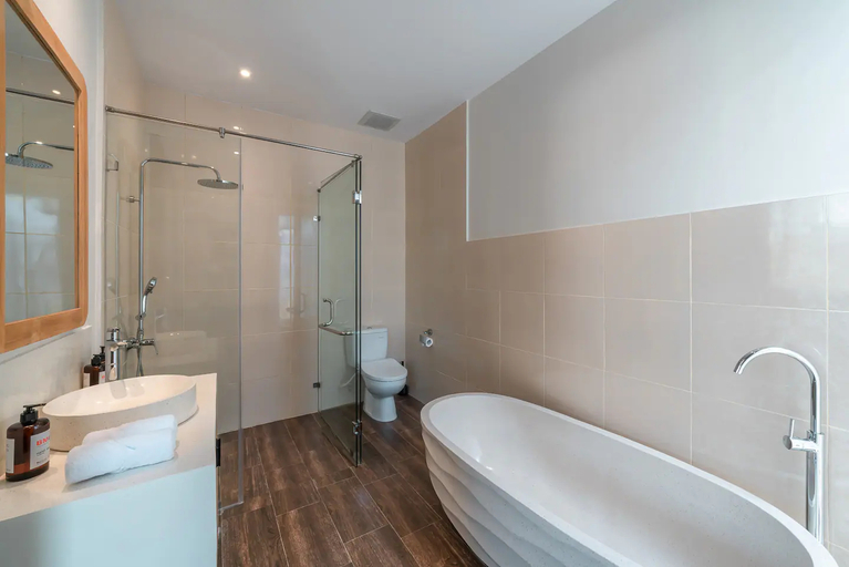 Bathroom 5, Villa Selikur 1 : Spacious 3BR Villa in Seminyak! Perfect location!, Badung