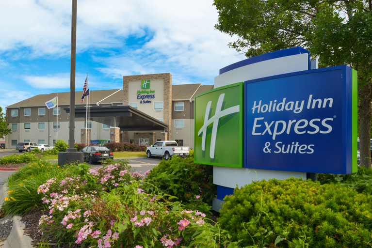 Exterior & Views 2, Holiday Inn Express & Suites OMAHA - 120TH AND MAPLE, Douglas
