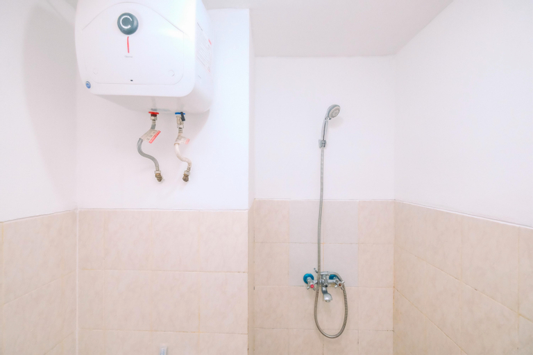 Bathroom 4, Good Deal and Homey Studio at Park View Condominium By Travelio, Depok