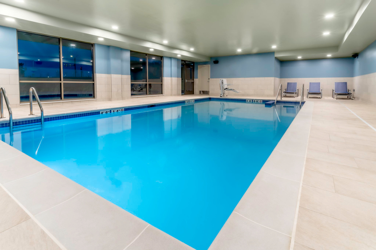 Sport & Beauty 2, Holiday Inn Express & Suites MILWAUKEE – WEST ALLIS, Milwaukee