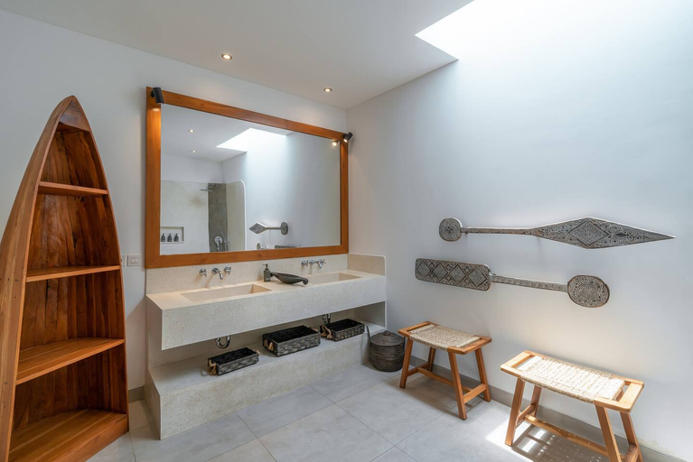 Bathroom 5, Villa Lisy : Spacious 4BR Villa with Large Swimming Pool, Badung