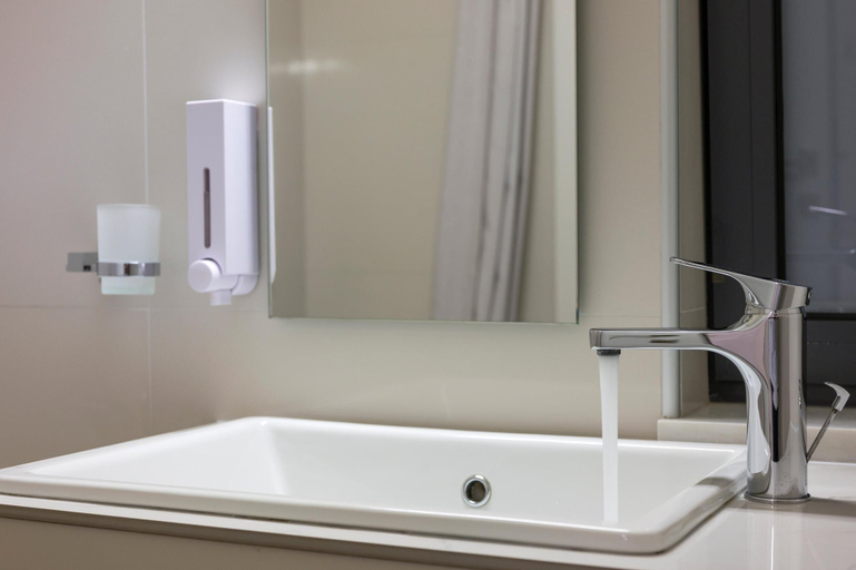 Bathroom 3, Spring Apartments, Crete