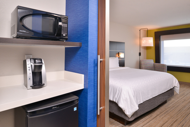 Bedroom 5, Holiday Inn Express & Suites OLATHE WEST, Kansas City