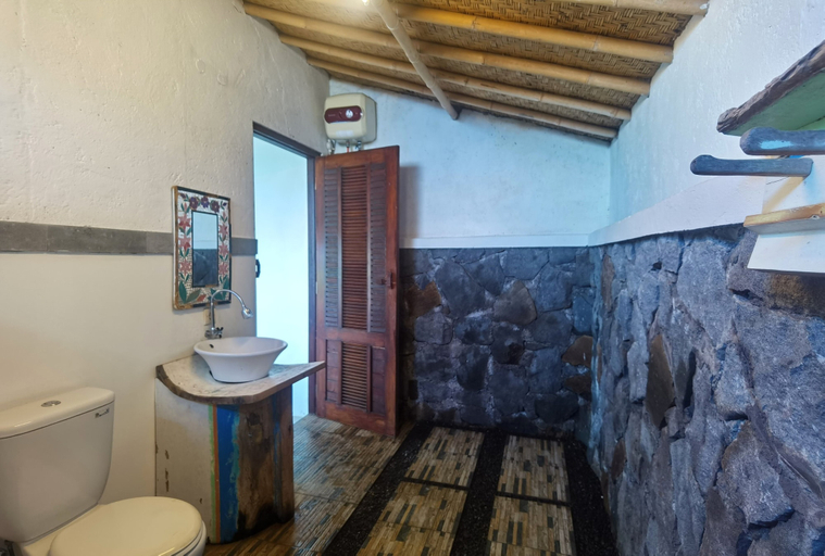 Bathroom 5, Wawa Wewe Rock, Karangasem