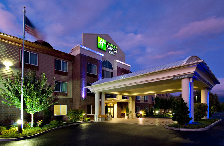Exterior & Views 4, Holiday Inn Express & Suites MEDFORD-CENTRAL POINT, Jackson