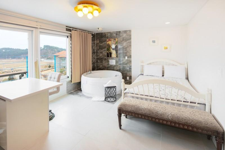 Bedroom 4, Yangyang Monty Pension, Yangyang