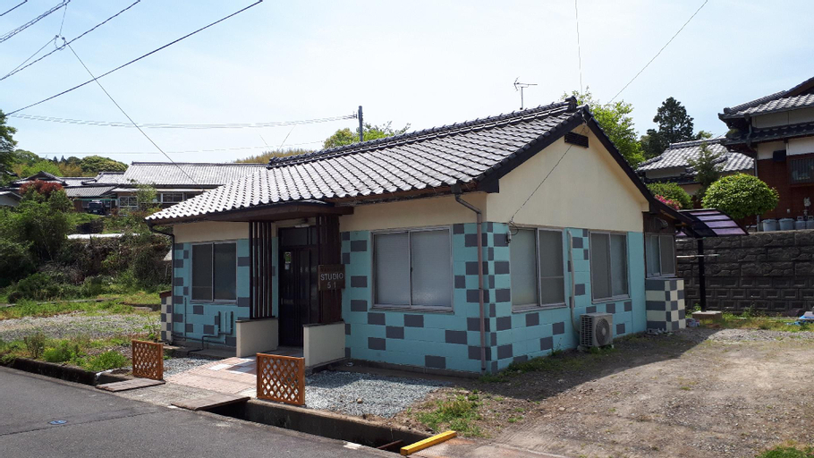 Exterior & Views 1, Guest House Studio 51, Emukae