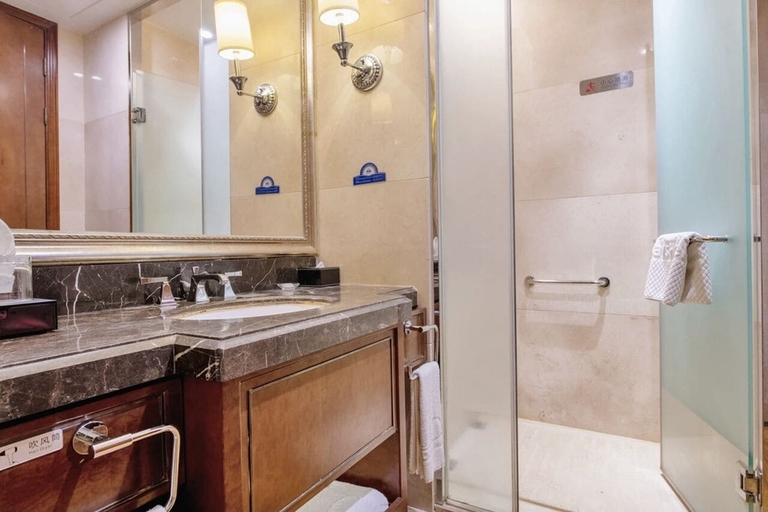 Bathroom 4, Days Hotel by Wyndham Logan City Huizhou, Huizhou