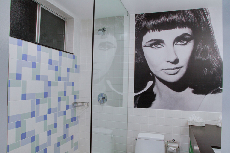 Bathroom 5, The Hollywood Franklin Hotel near Universal Studios, Los Angeles