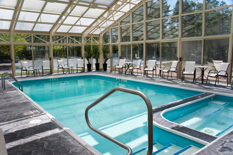 Sport & Beauty 2, Holiday Inn Express & Suites NORTH CONWAY, Carroll