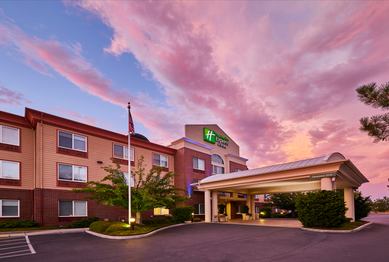 Exterior & Views 3, Holiday Inn Express & Suites MEDFORD-CENTRAL POINT, Jackson