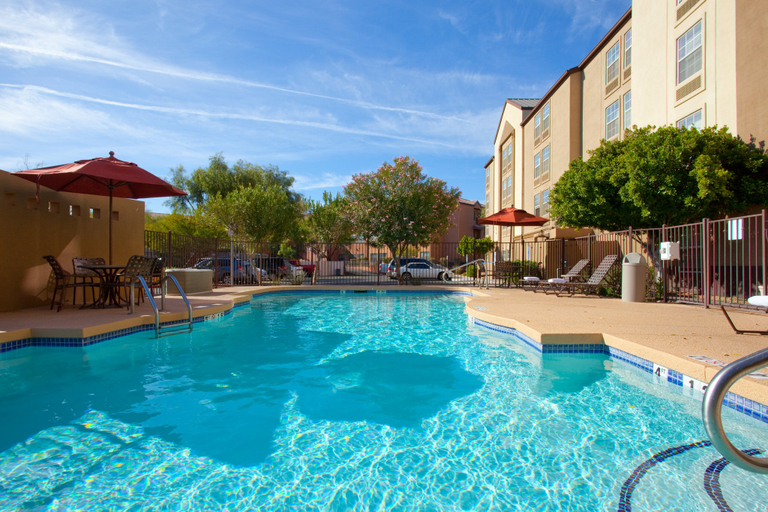 Sport & Beauty 2, Holiday Inn Express & Suites PHOENIX AIRPORT, Maricopa