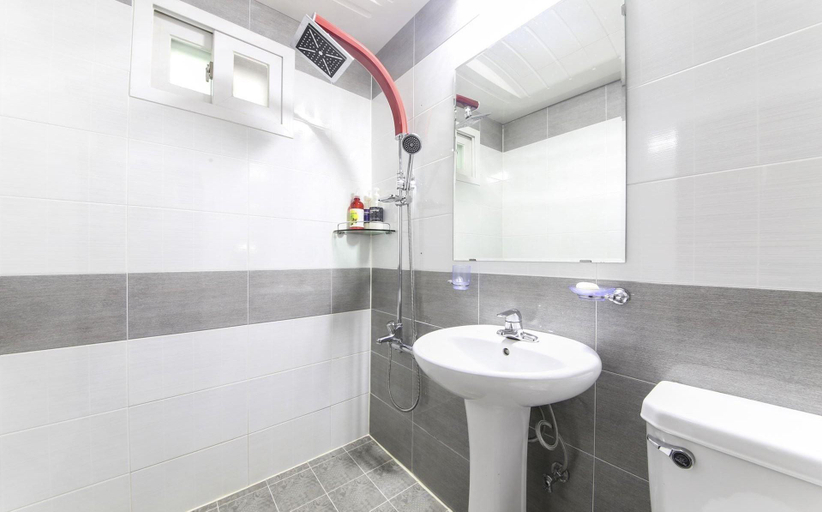Bathroom 3, Paldo Motel, Yeosu