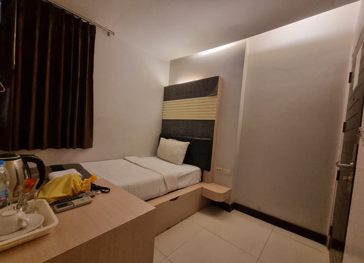Bedroom 4, Cozi Inn Hotel, Ratchathewi