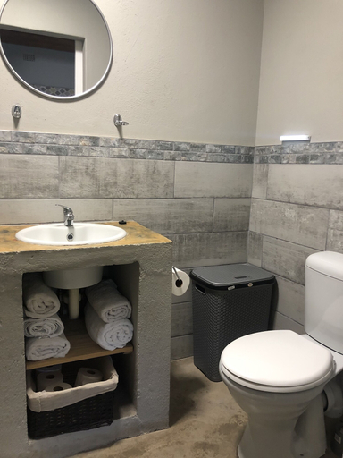 Bathroom 3, Gecko Cottage, Ehlanzeni