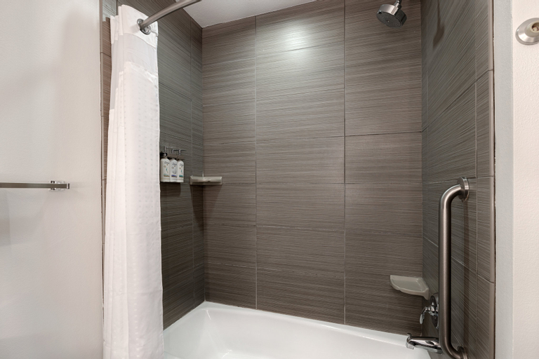 Bathroom 4
