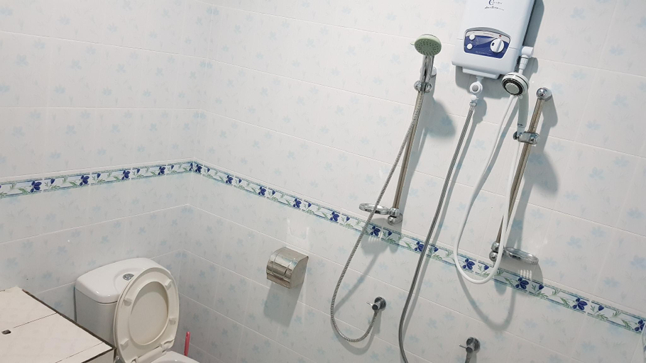 Bathroom, Mandhoo Retreat