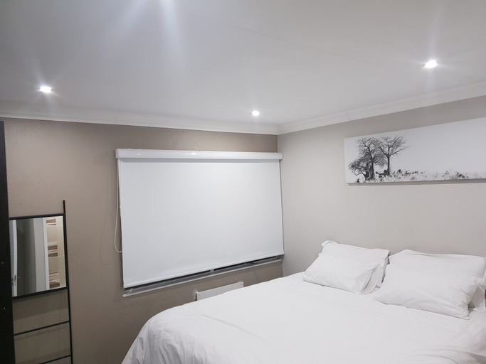 Bedroom 2, Semeni Asante Apartment, City of Johannesburg