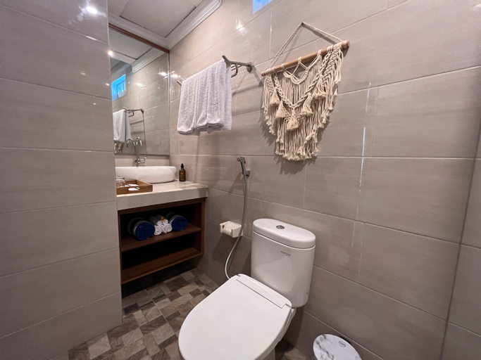 Bathroom 14