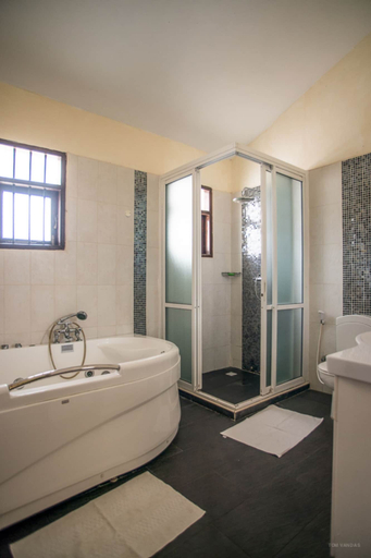 Bathroom 5, Bahari Dhow Beach Villas, Msambweni