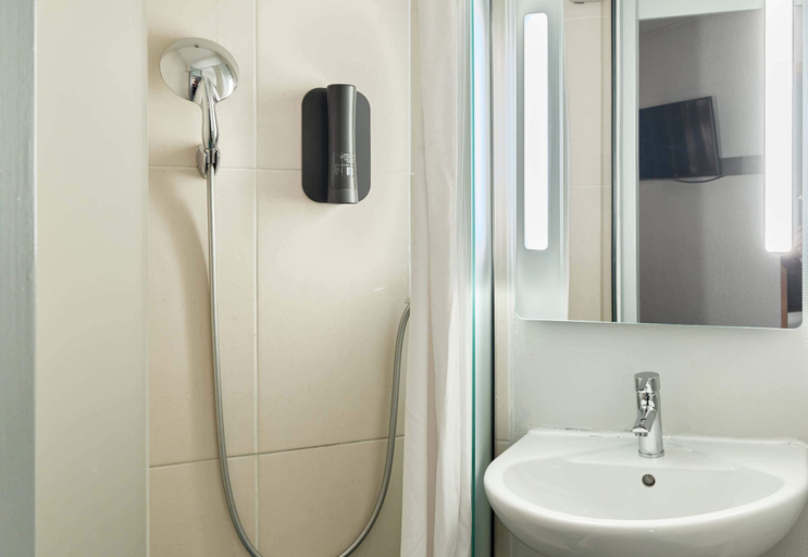 Bathroom 4, B&B HOTEL Paris Nord Villepinte, Seine-Saint-Denis