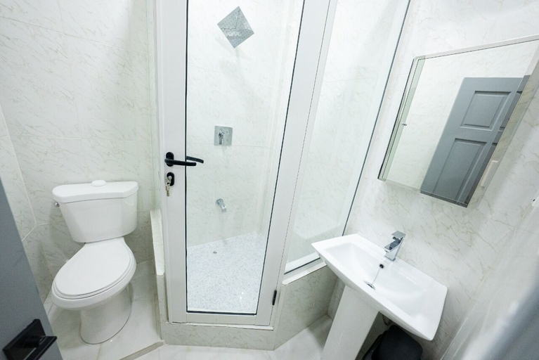 Bathroom 4, 592 Hospitality Inc, City of Georgetown