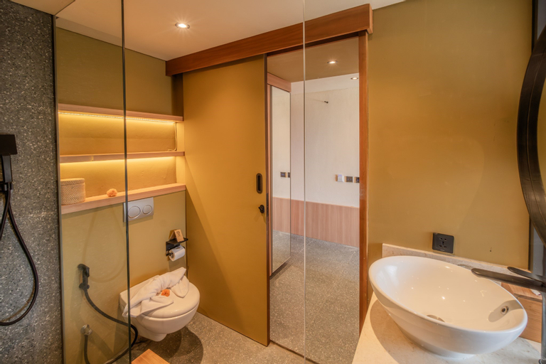 Bathroom 10