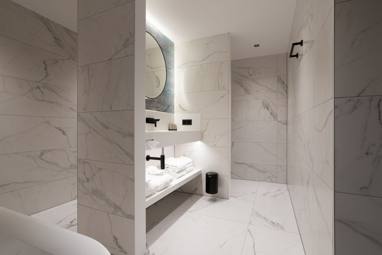Bathroom 4, Theaterhotel De Oranjerie, Roermond