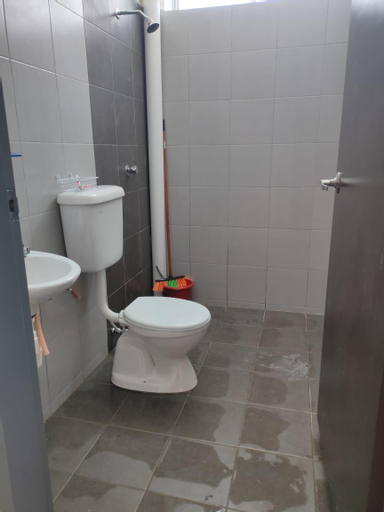 Bathroom 16