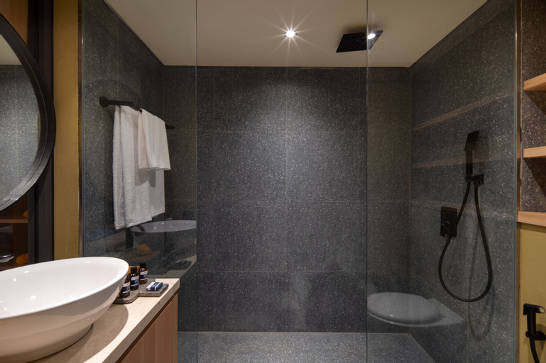Bathroom 7