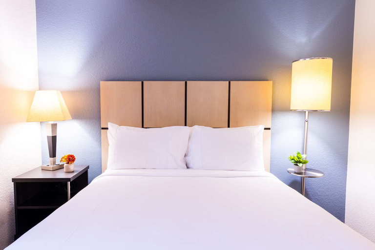Bedroom 5, Sonesta Simply Suites Lansing, Cook