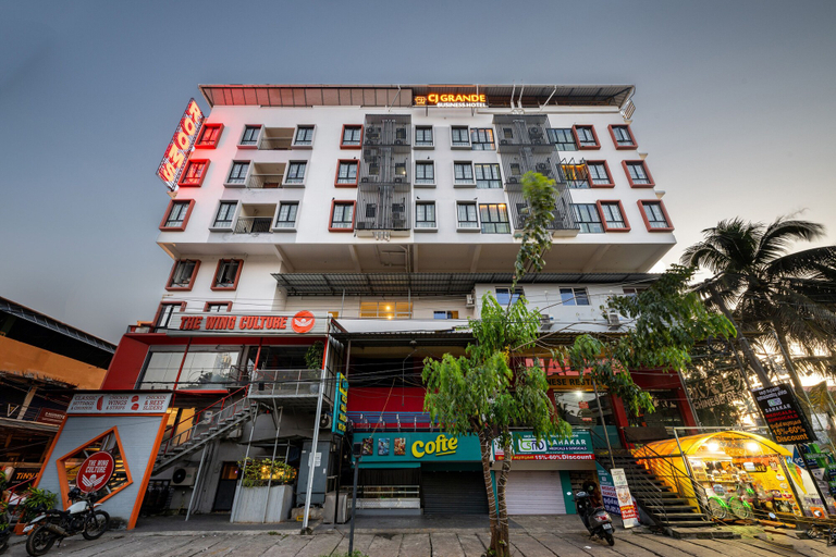 Exterior & Views 2, C J Grande Business Hotel, Ernakulam